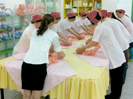 做月嫂容易么_挣钱吗 学月嫂难吗(图1) 做月嫂容易么_挣钱吗 学月嫂难吗(图1)